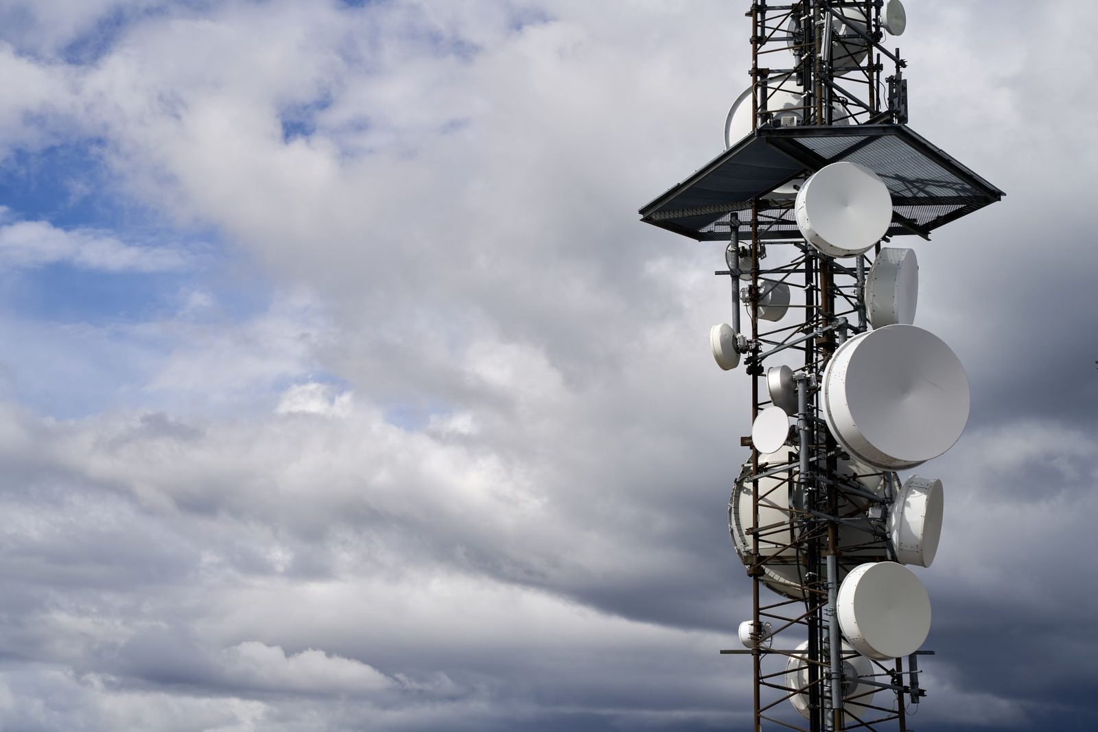 Texts and data outside the EU: the 2026 guide to avoiding a €300 bill
