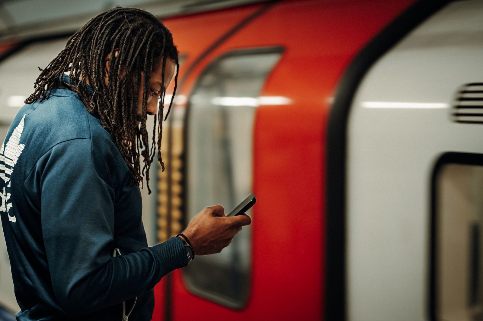 Prijsverhoging van je mobiele abonnement in 2026: je rechten, het venster van 4 maanden en de brief die werkt