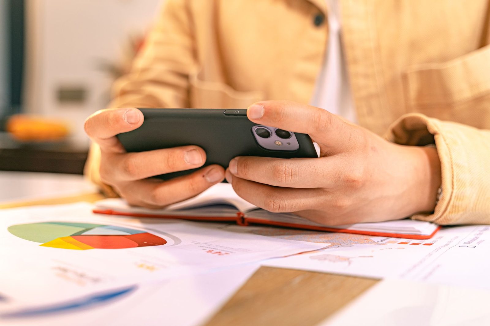 Écran cassé, batterie morte : faire réparer son smartphone en 2026 plutôt que de le remplacer