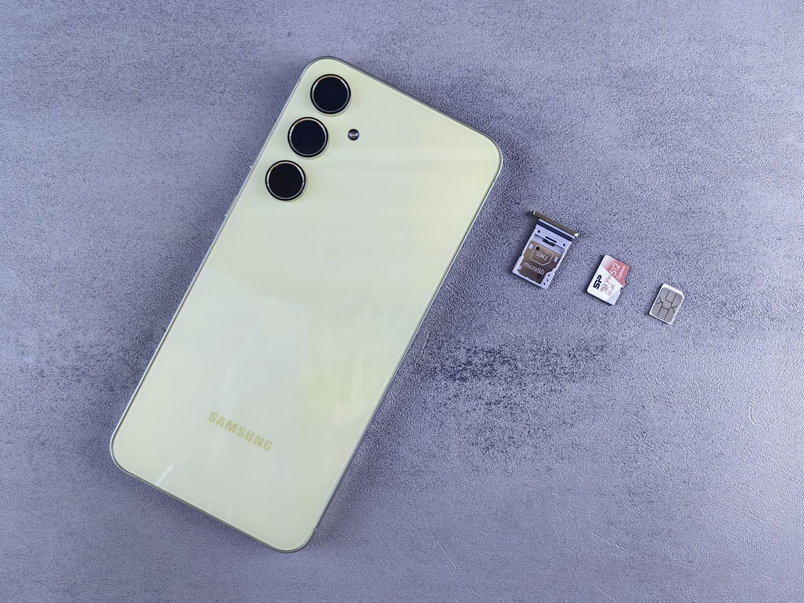 Smartphone caduto in acqua nel 2026: le mosse che lo salvano e quelle che lo uccidono