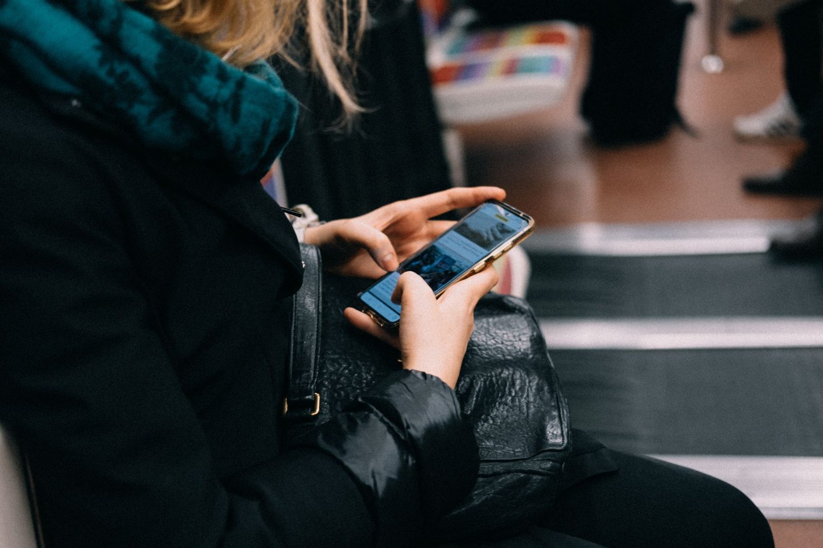 SMS vers la France depuis l'étranger : +33 ou 06 ?
